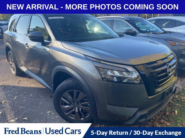 Used 2024 Nissan Pathfinder SV w/ Black Appearance Package