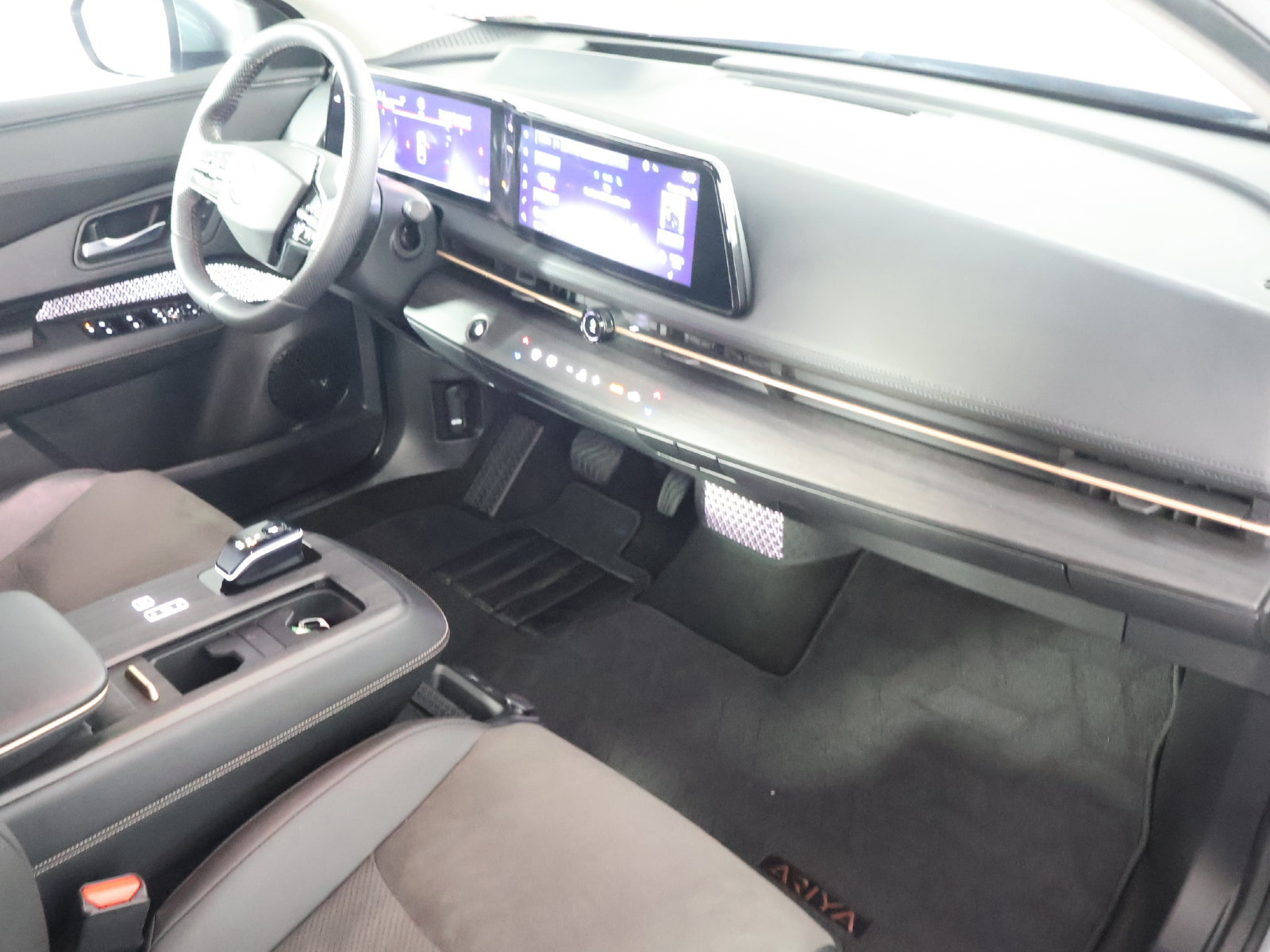 Used 2024 Nissan Ariya AWD image 49