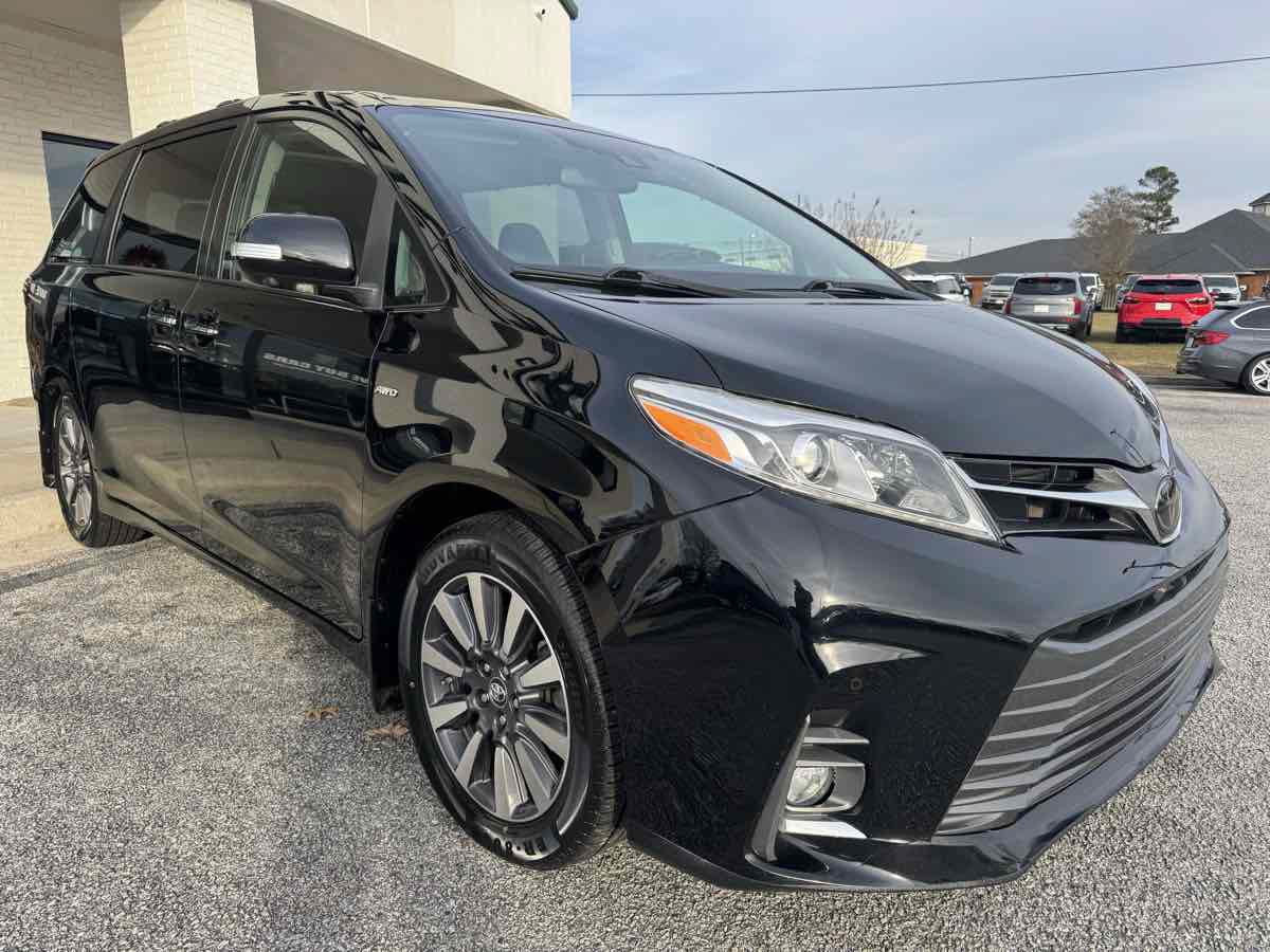 Used 2020 Toyota Sienna Limited Premium w/ Carpet Mat Package AWD/4WD image 40