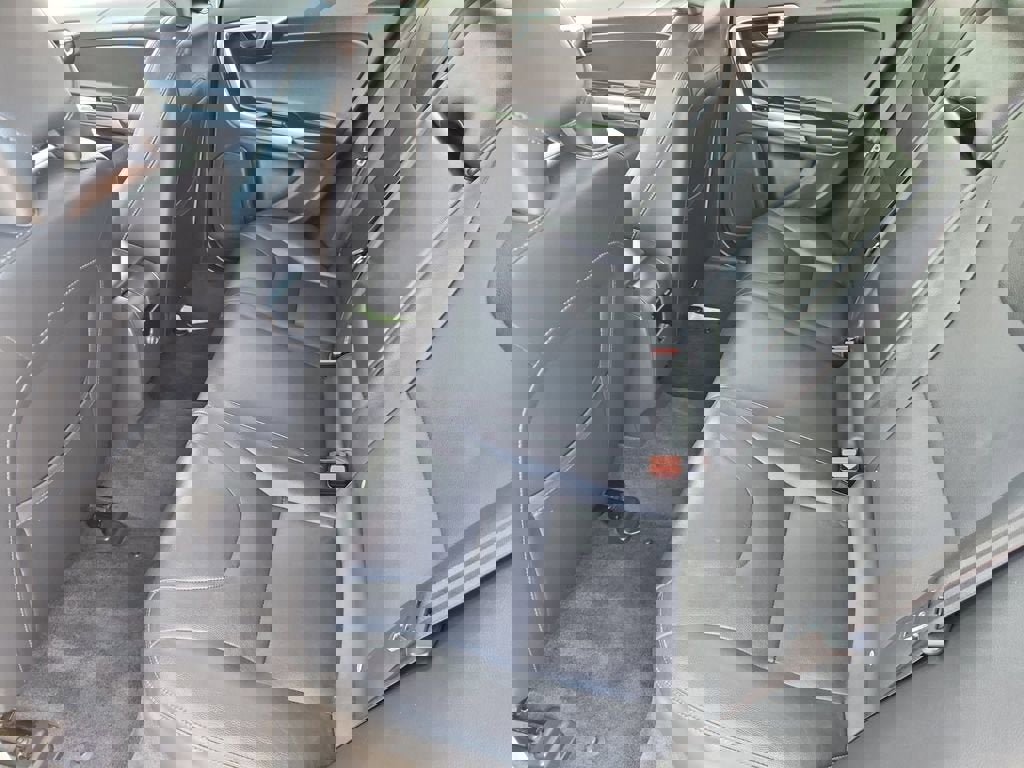 Used 2018 Volvo V60 T5 Cross Country AWD/4WD image 13