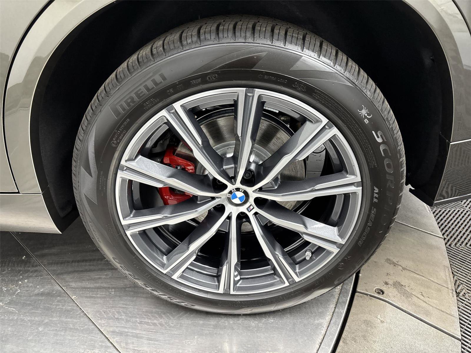 New 2026 BMW X5 xDrive40i w/ M Sport Package AWD/4WD image 27