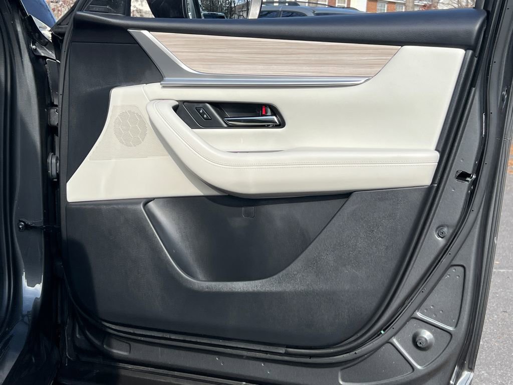 Used 2024 MAZDA CX-90 Plug-In Hybrid w/ Premium Plus image 11