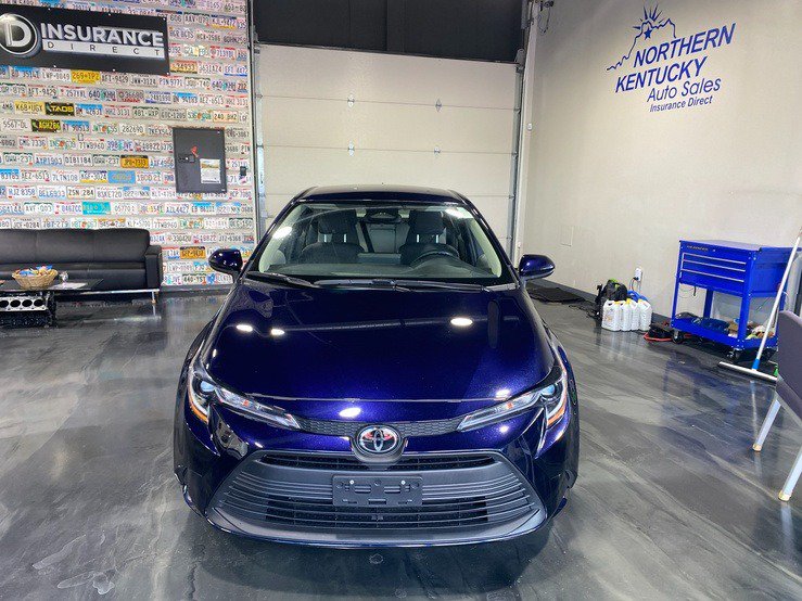 Used 2025 Toyota Corolla LE w/ LE Premium Package FWD image 3