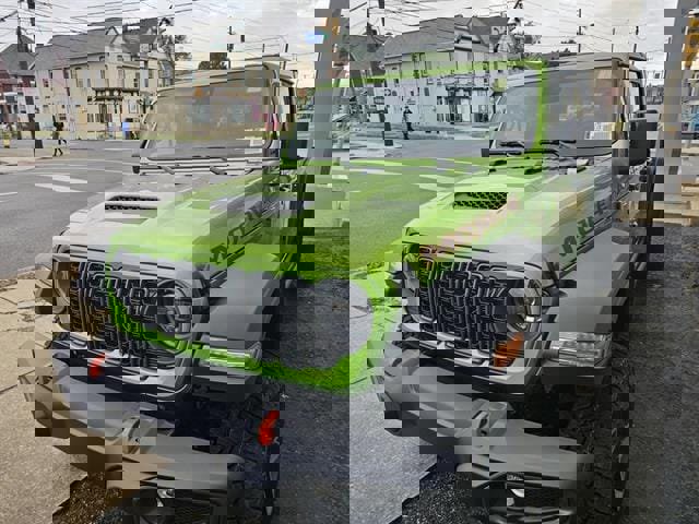 New 2025 Jeep Gladiator Mojave w/ Convenience Group