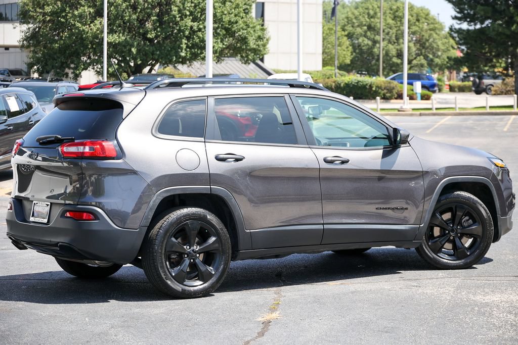 Used 2018 Jeep Cherokee Latitude w/ Altitude Package FWD image 20