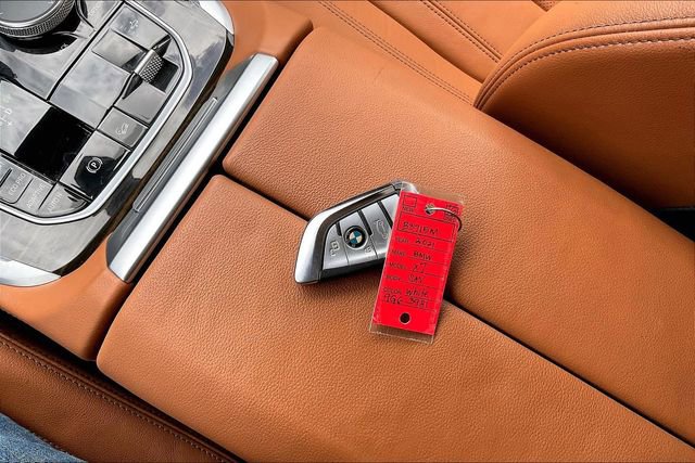 Used 2021 BMW X7 xDrive40i w/ Premium Package image 12