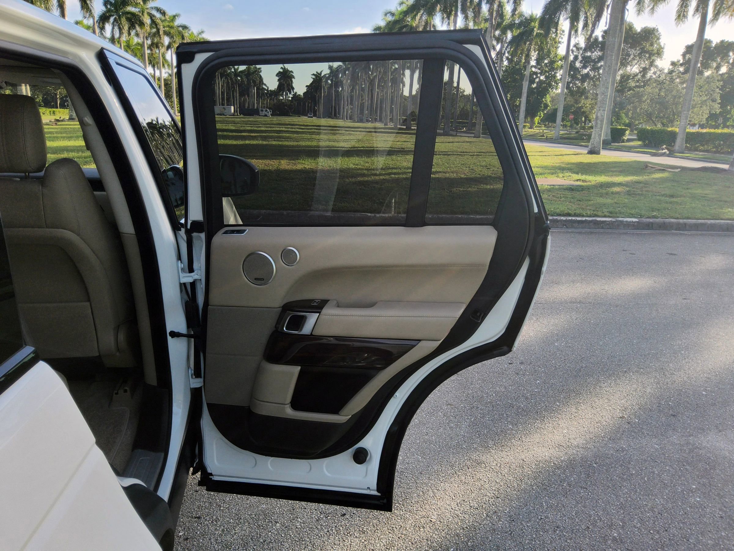 Used 2017 Land Rover Range Rover Supercharged image 33