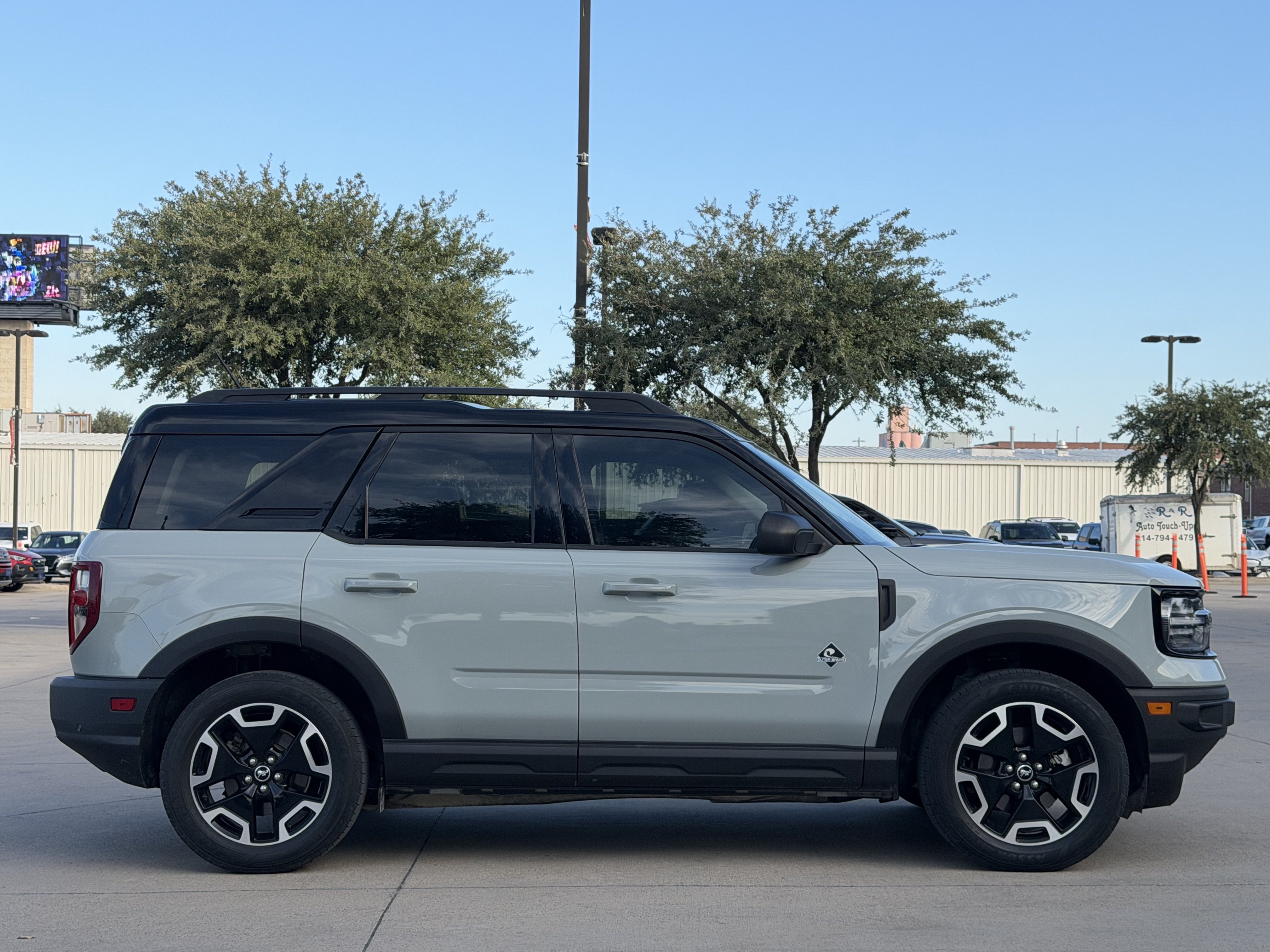 Used 2021 Ford Bronco Sport Outer Banks w/ Outer Banks Package AWD/4WD image 3