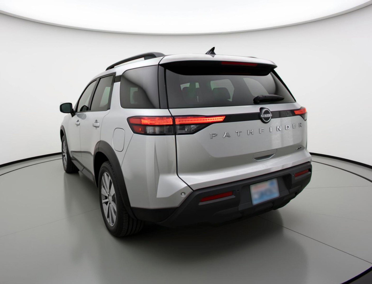 Used 2025 Nissan Pathfinder SV image 6