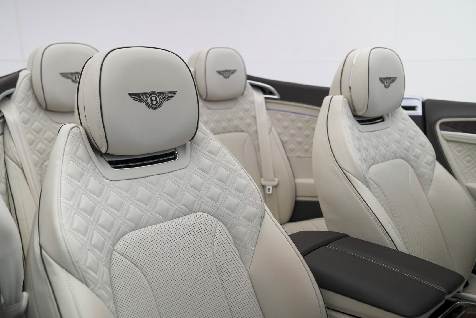 Used 2023 Bentley Continental GT Azure image 47