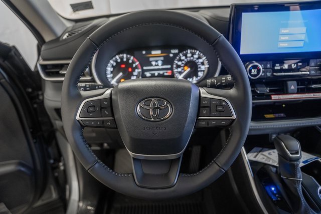 New 2025 Toyota Highlander XLE image 31