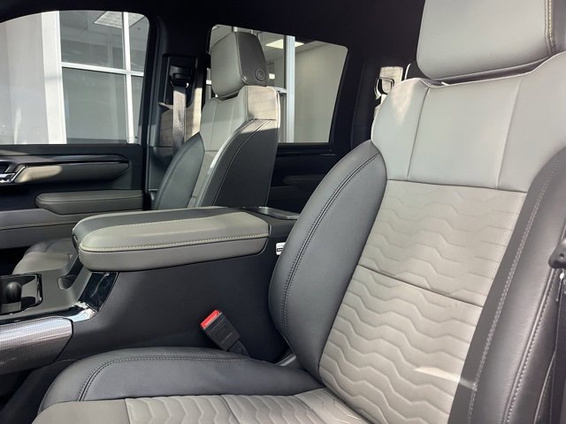 Used 2025 Chevrolet Silverado 2500 ZR2 w/ Technology Package image 7