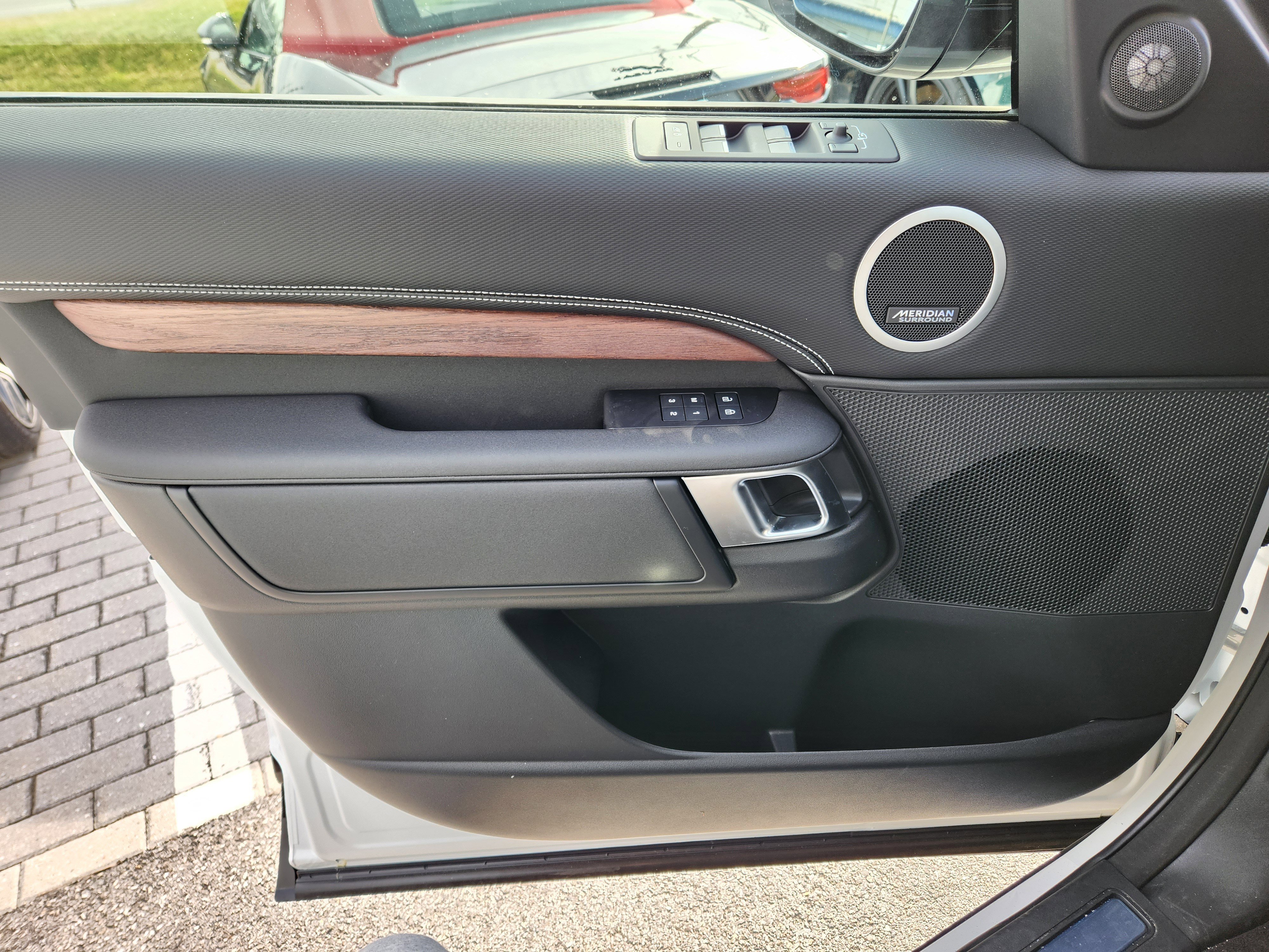 New 2026 Land Rover Discovery Dynamic SE AWD/4WD image 16