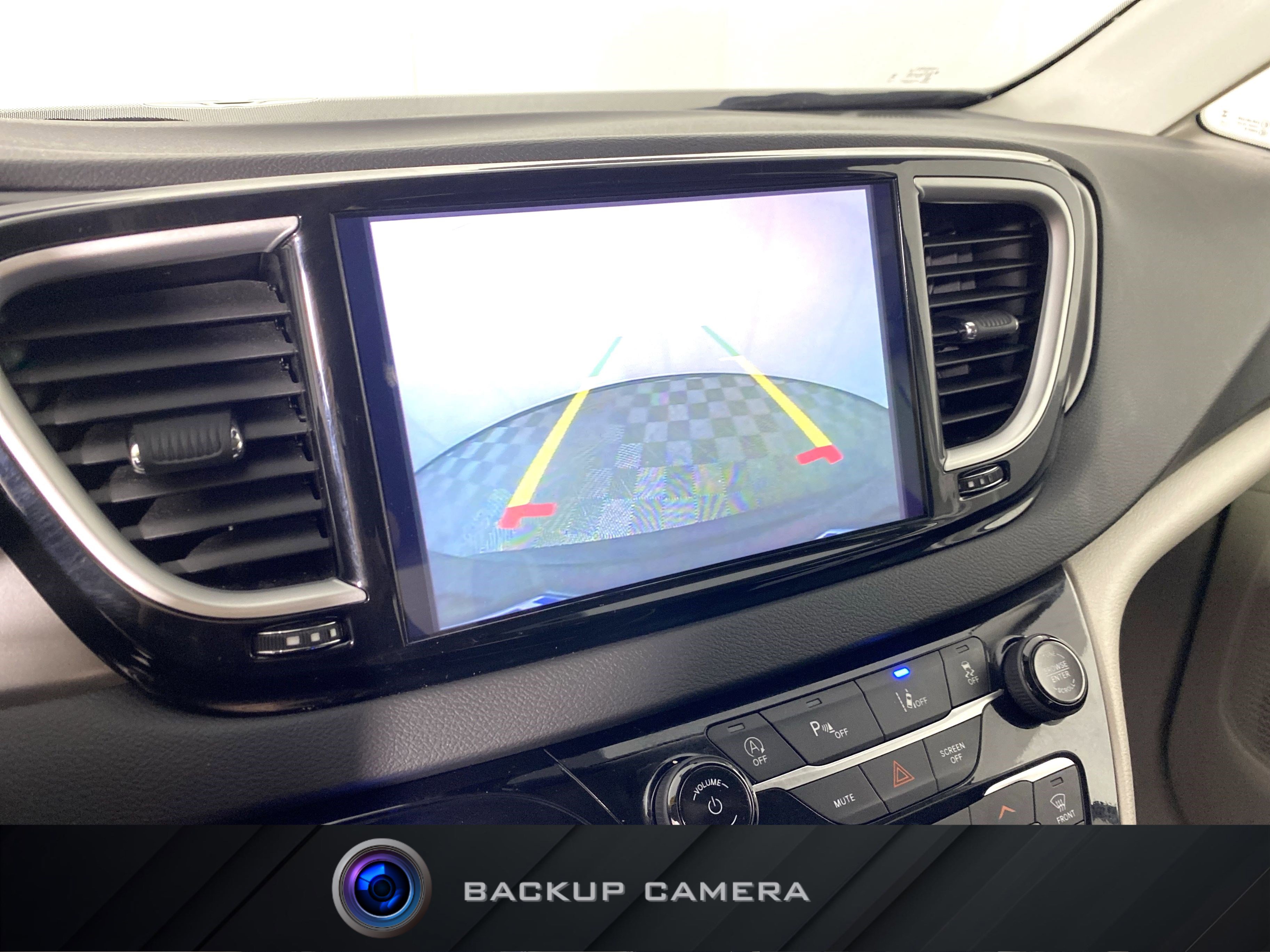 Used 2024 Chrysler Pacifica Touring-L image 4