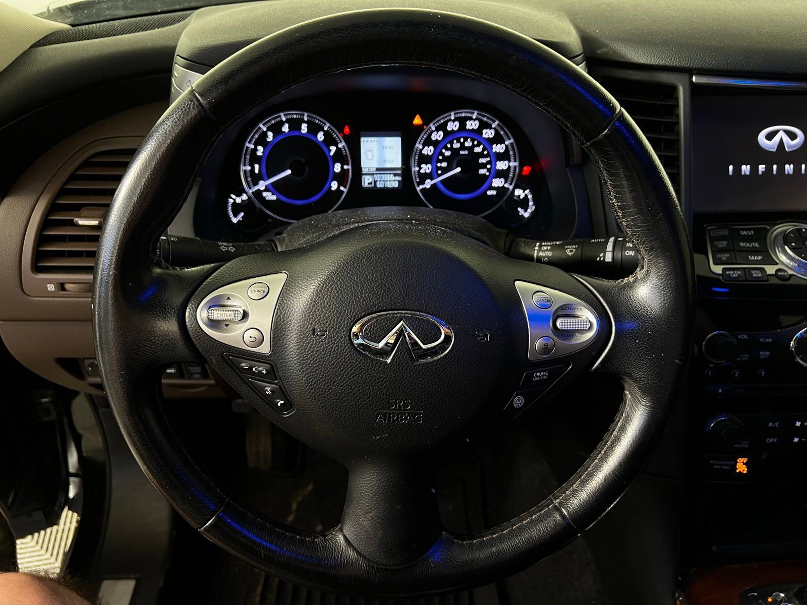 Used 2015 INFINITI QX70 AWD w/ Premium Package image 9