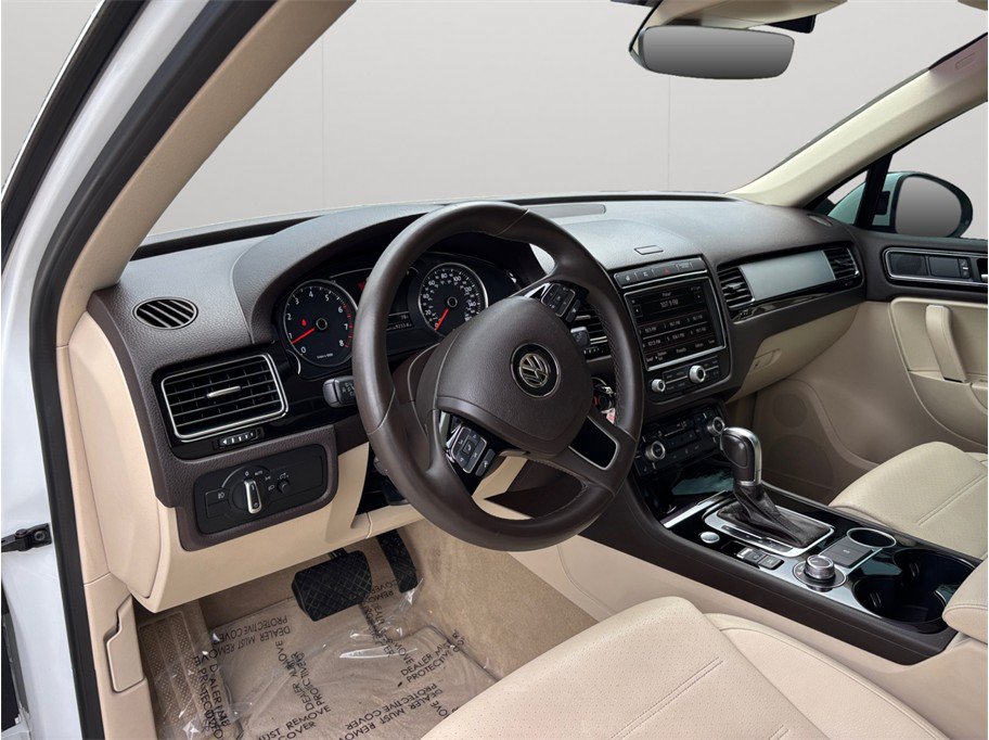 Used 2017 Volkswagen Touareg Sport AWD/4WD image 6
