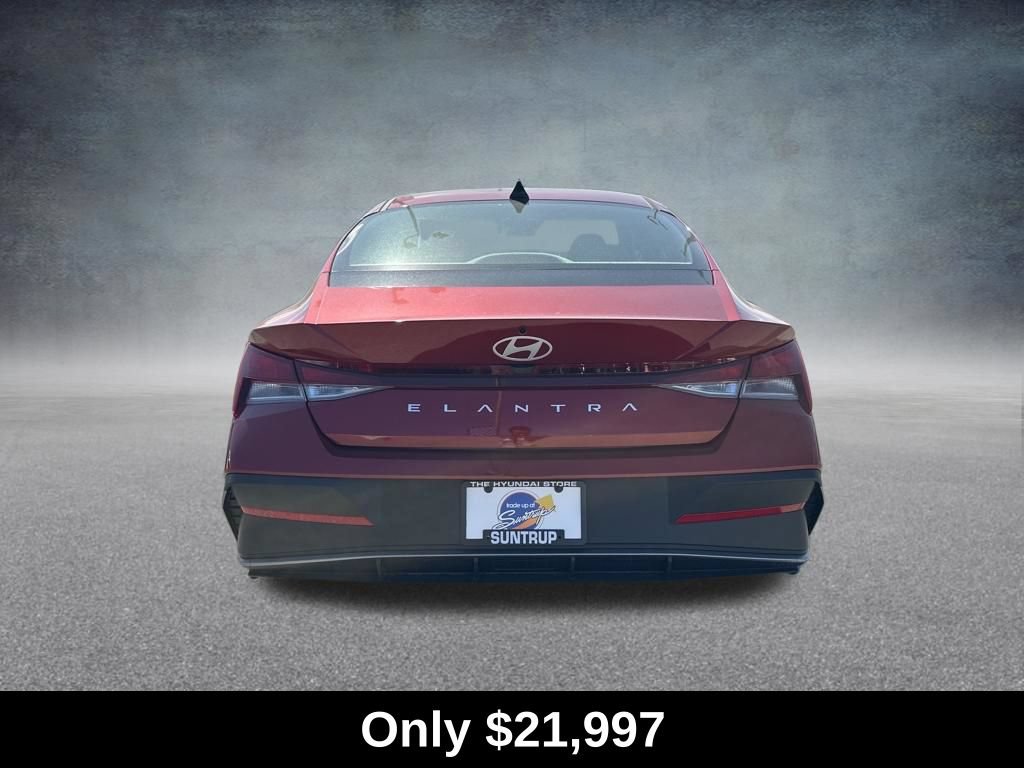 Used 2026 Hyundai Elantra SE FWD image 4