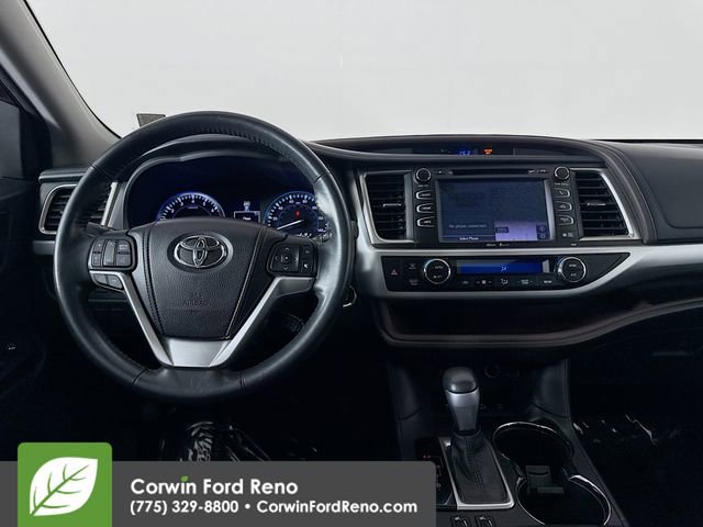 Used 2014 Toyota Highlander XLE image 22