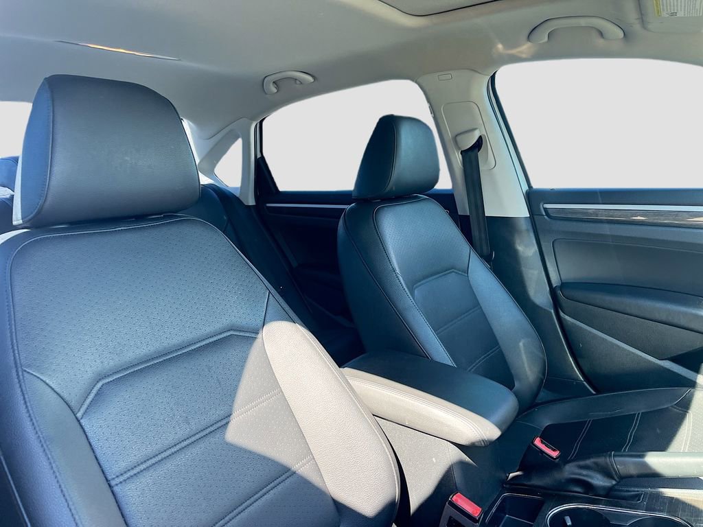 Used 2018 Volkswagen Passat 2.0T SE image 27