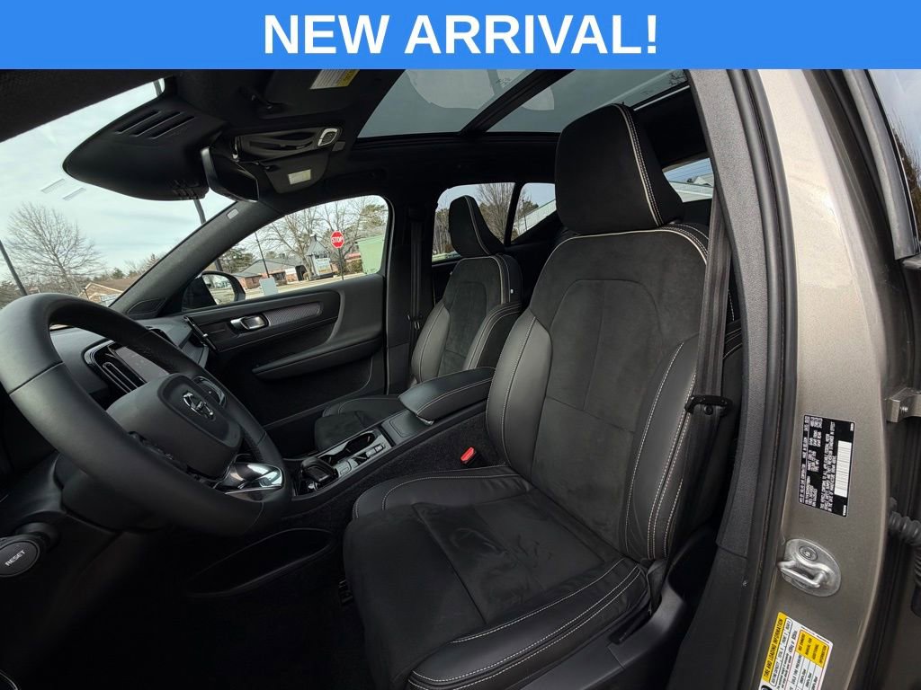 Used 2022 Volvo XC40 T5 R-Design w/ Advanced Package image 20
