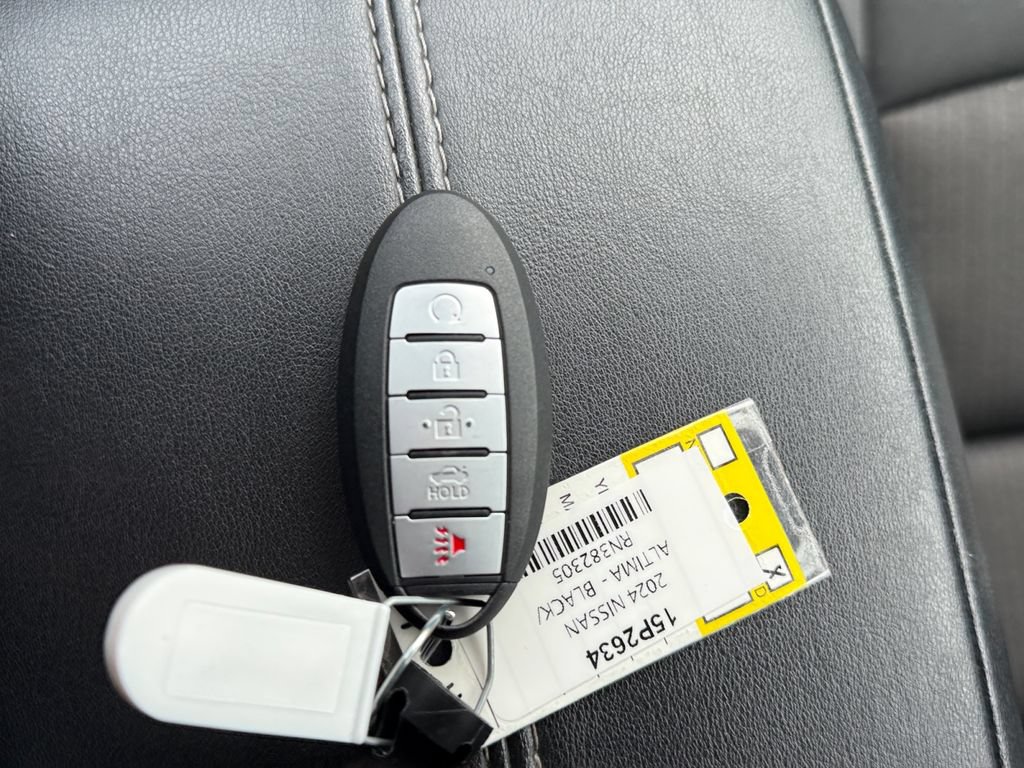 Used 2024 Nissan Altima 2.5 SV FWD image 41