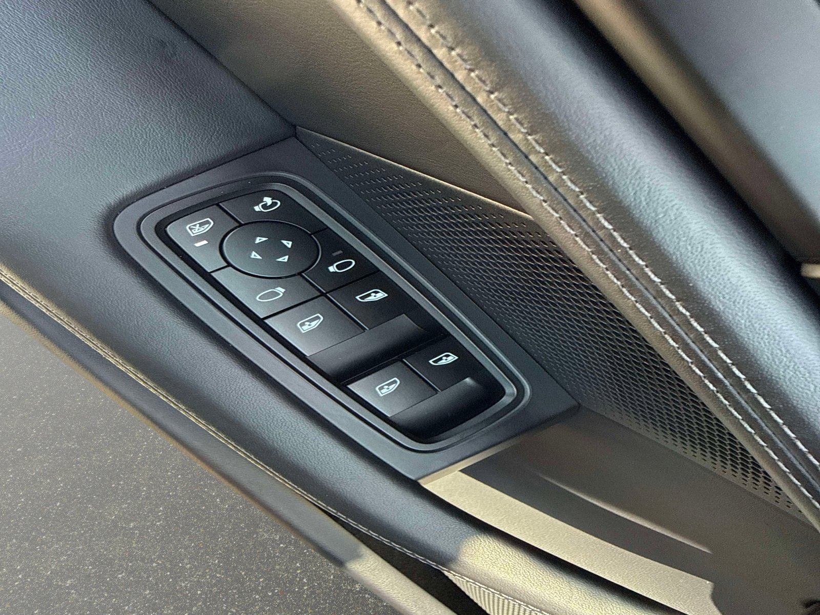 Used 2024 Porsche Taycan 4S AWD/4WD image 16