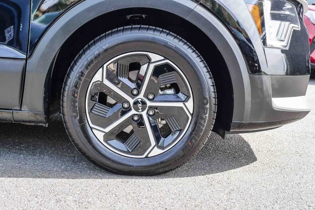Certified 2025 Kia Niro EX image 10