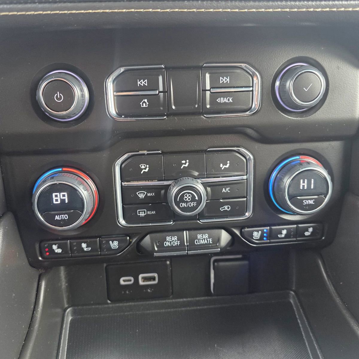 Used 2023 Chevrolet Suburban Premier RWD image 18