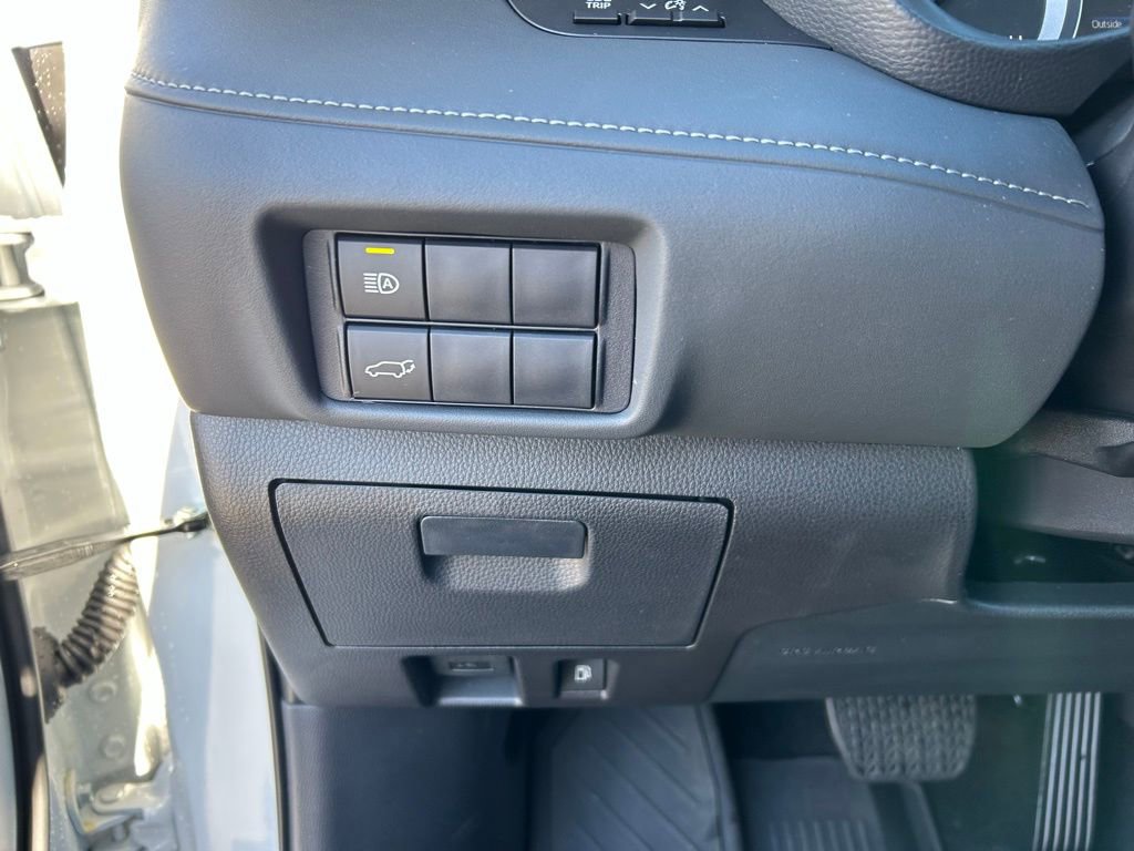 Used 2025 Toyota Highlander XLE image 22