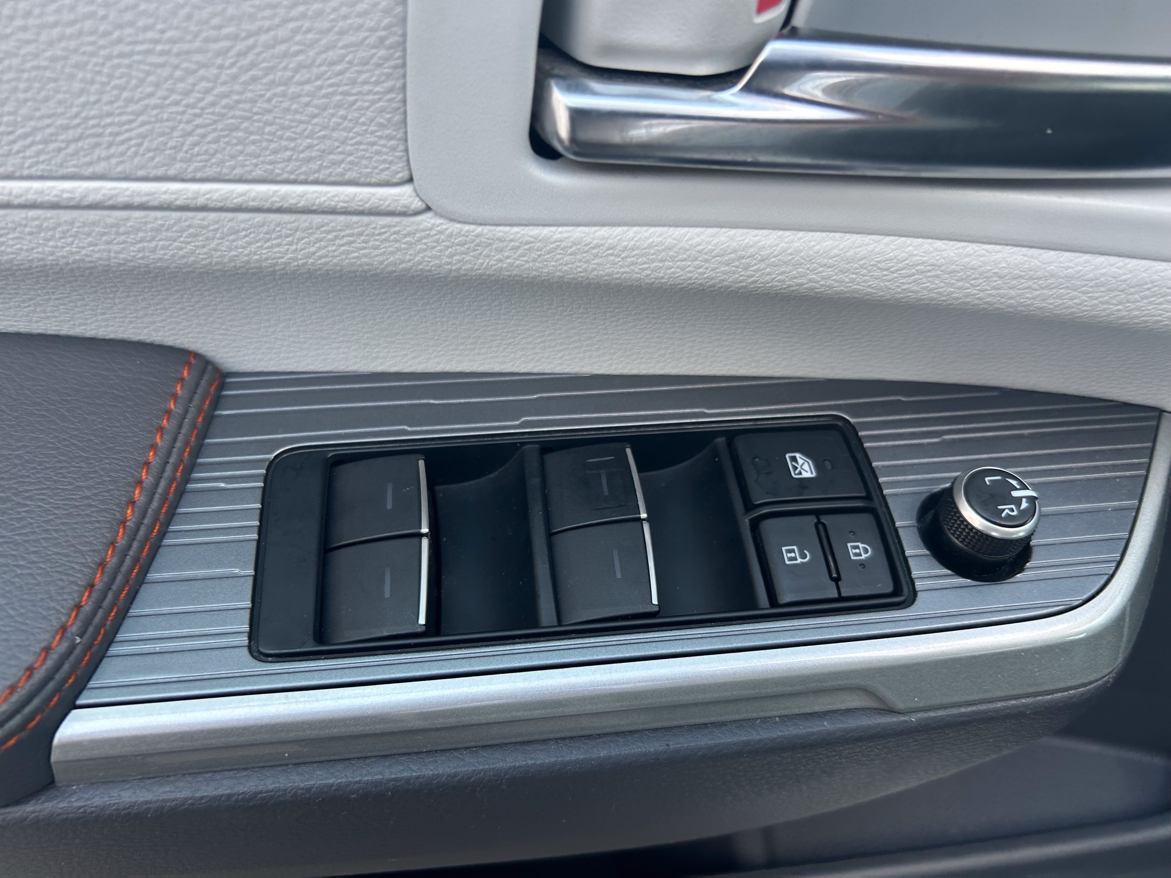 Certified 2022 Toyota Sienna XSE w/ XSE Plus Package FWD image 16