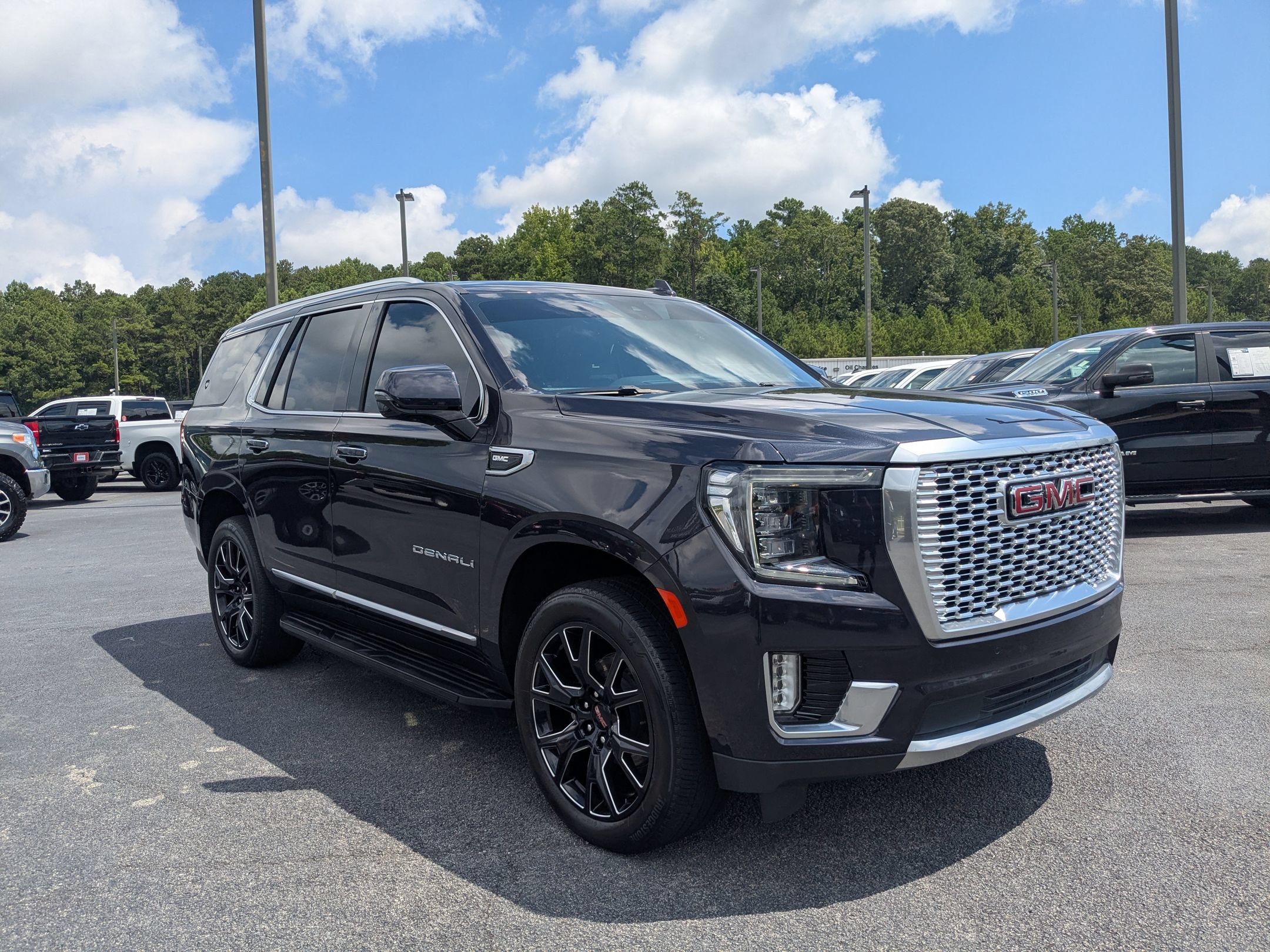 Used 2024 GMC Yukon Denali w/ Advanced Technology Package AWD/4WD image 3