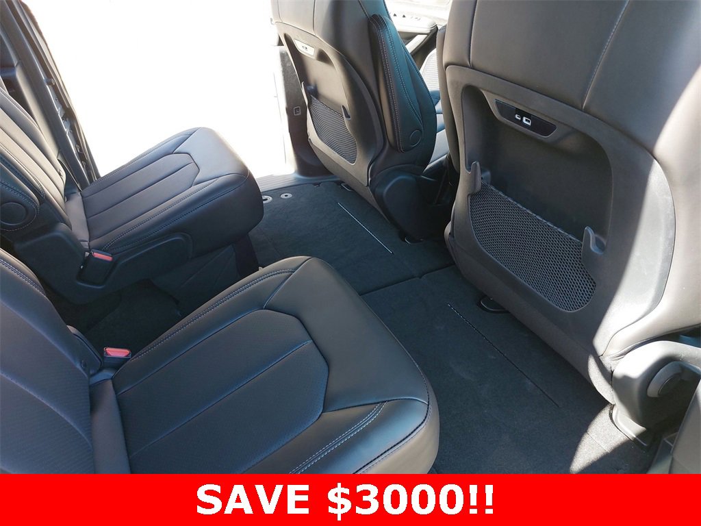 New 2025 Chrysler Pacifica Select image 12