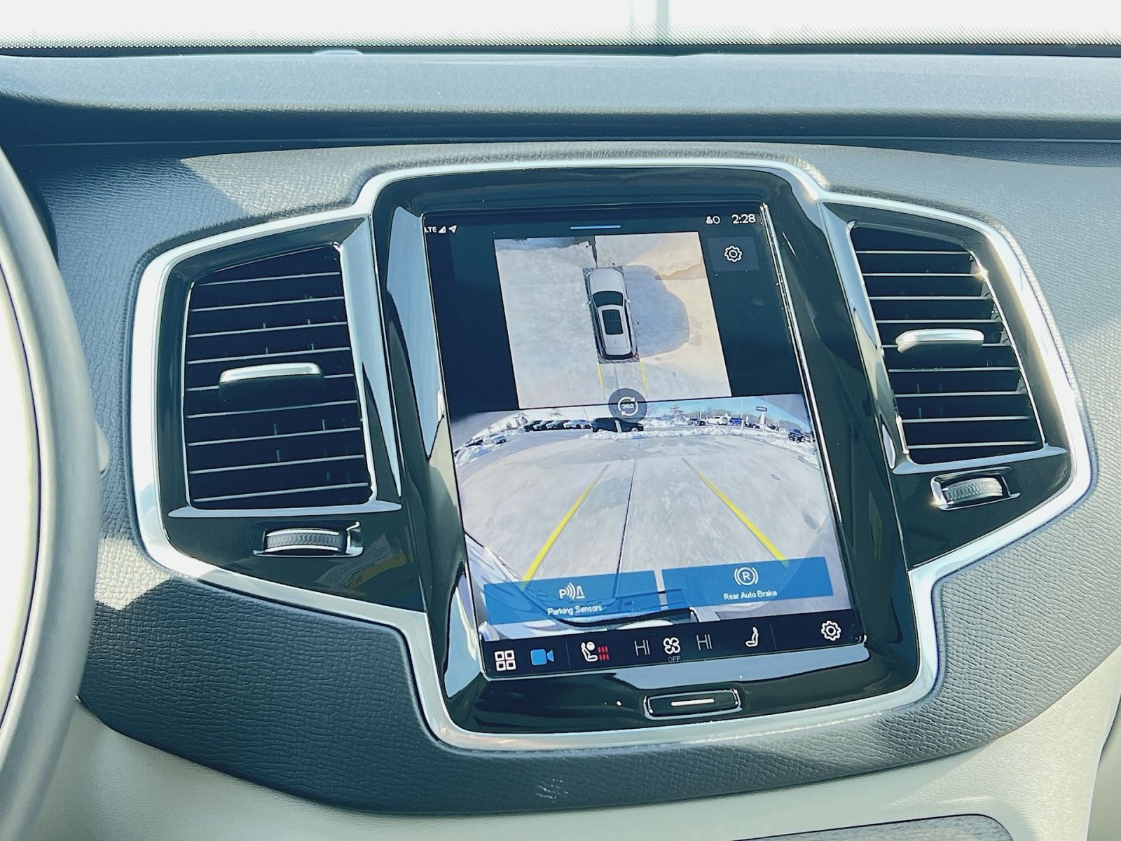 Used 2024 Volvo XC90 B6 Plus w/ Protection Package image 19