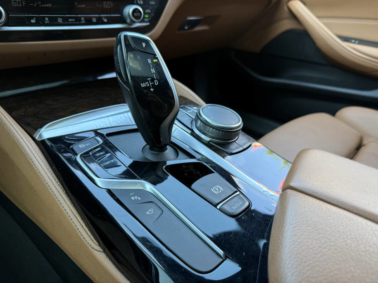 Used 2019 BMW 530i w/ Luxury Package RWD image 32