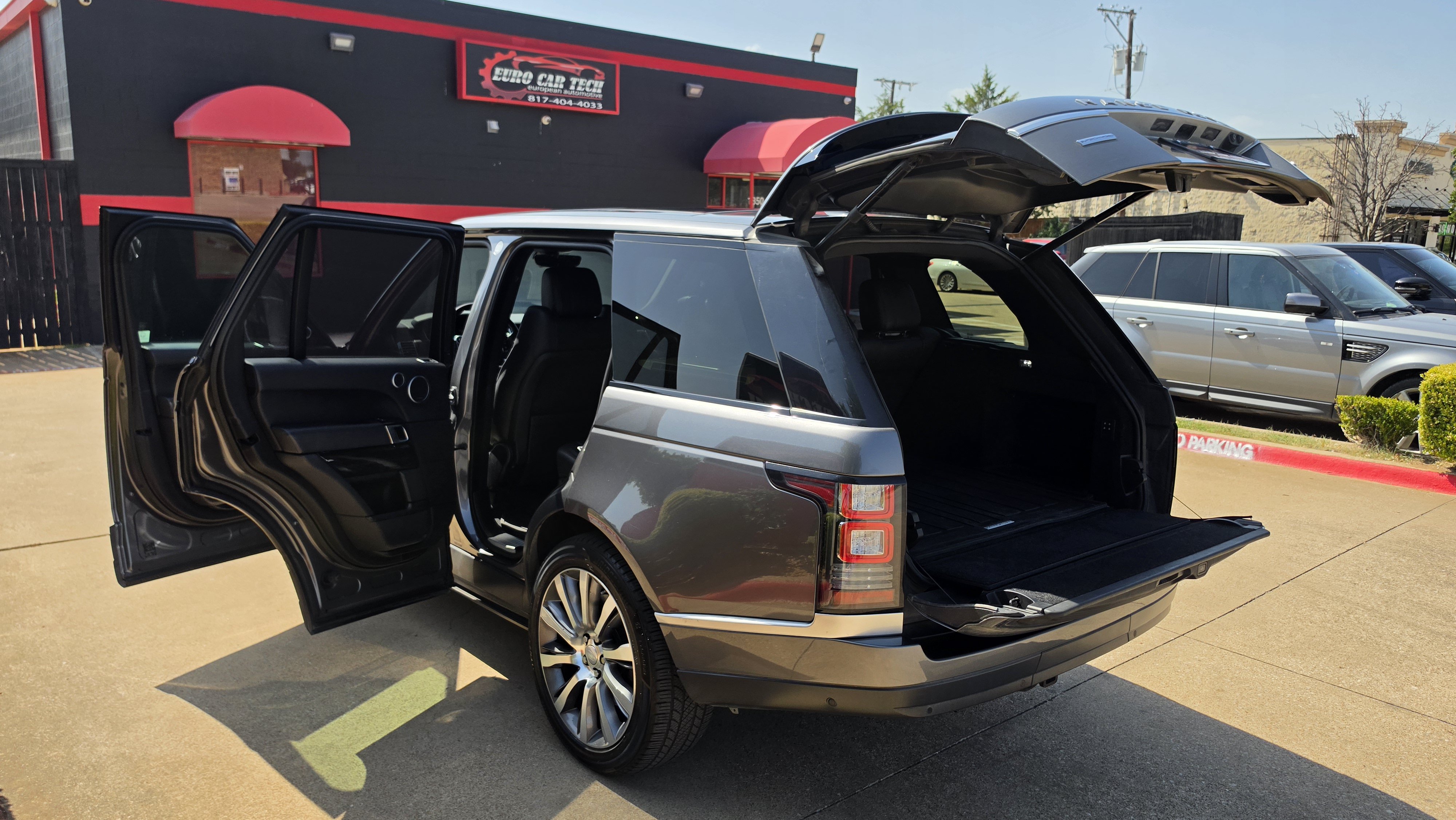 Used 2017 Land Rover Range Rover Supercharged AWD/4WD image 19