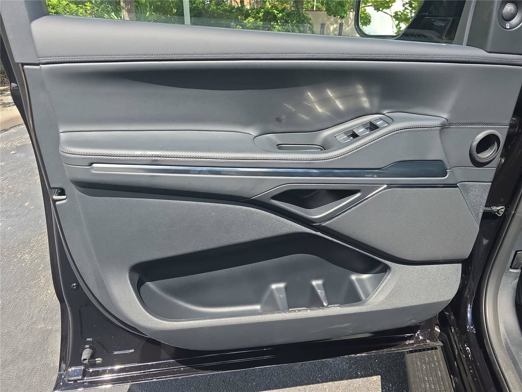 New 2027 Lincoln Navigator Premiere RWD image 17