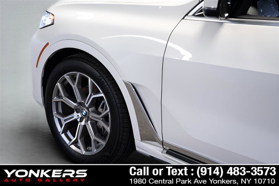 Used 2022 BMW X7 xDrive40i w/ Executive Package image 93