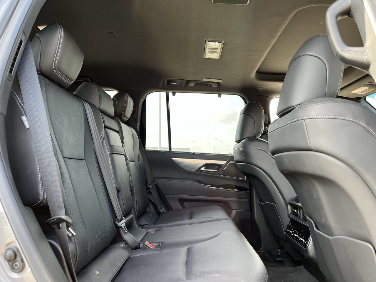 Used 2023 Lexus LX 600 F Sport w/ Accessory Package (Z1) AWD/4WD image 28