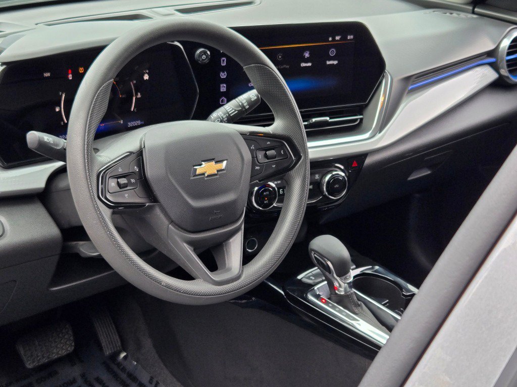 Certified 2025 Chevrolet Trax LT FWD image 22