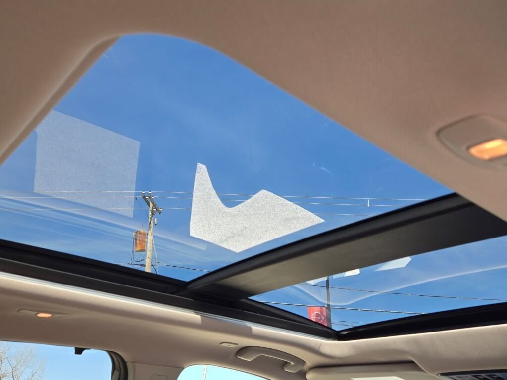 Used 2024 Nissan Rogue SL w/ SL Premium Package image 9