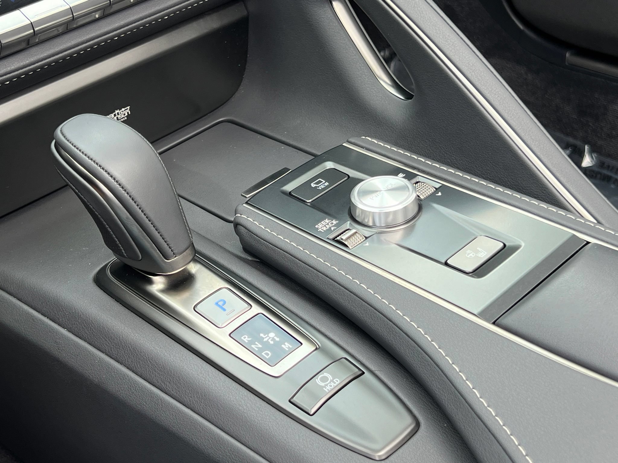 Used 2025 Lexus LC 500 Convertible w/ Touring Package RWD image 34
