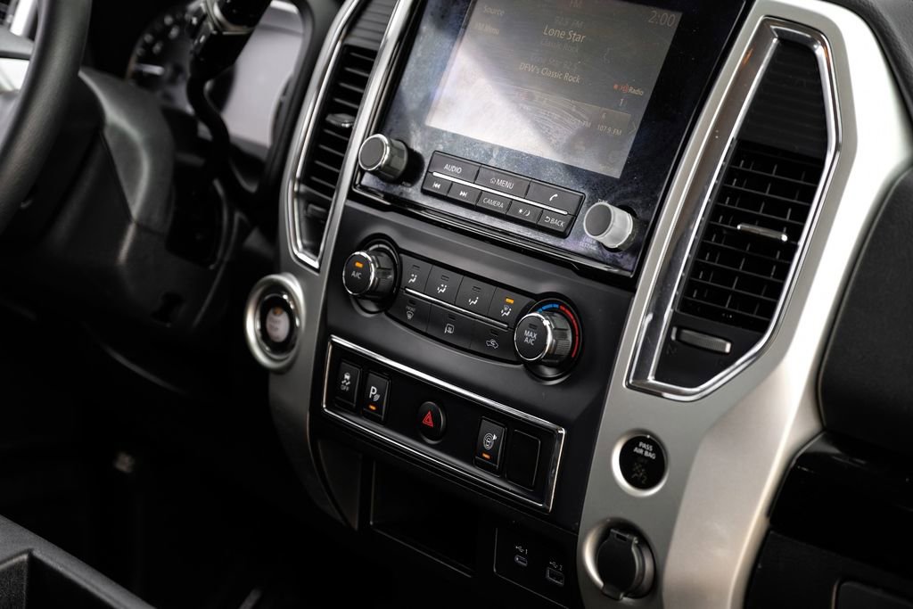 Used 2021 Nissan Titan SV image 19