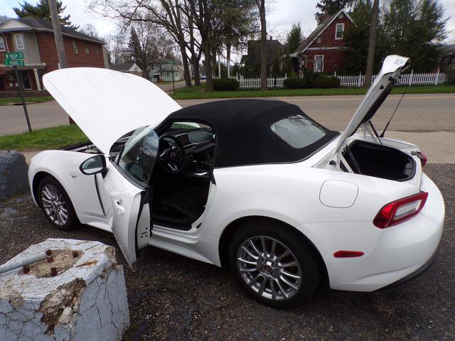 Used 2018 FIAT 124 Spider Classica w/ Technology Group image 15