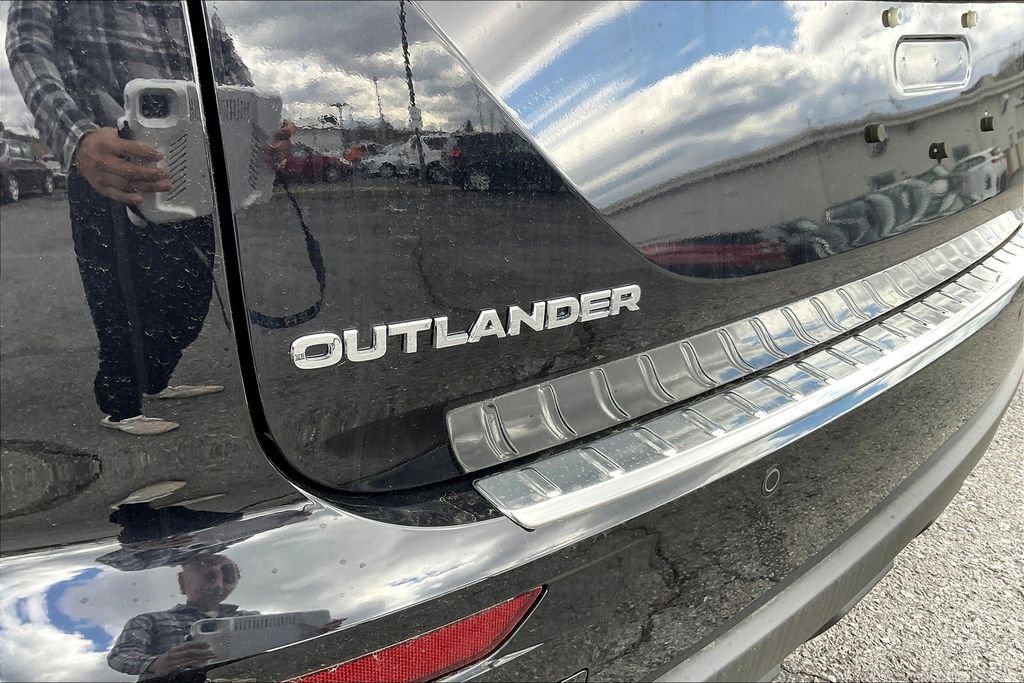 New 2025 Mitsubishi Outlander ES image 11