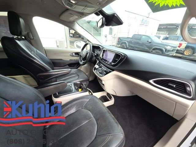 Used 2022 Chrysler Pacifica Touring-L image 6
