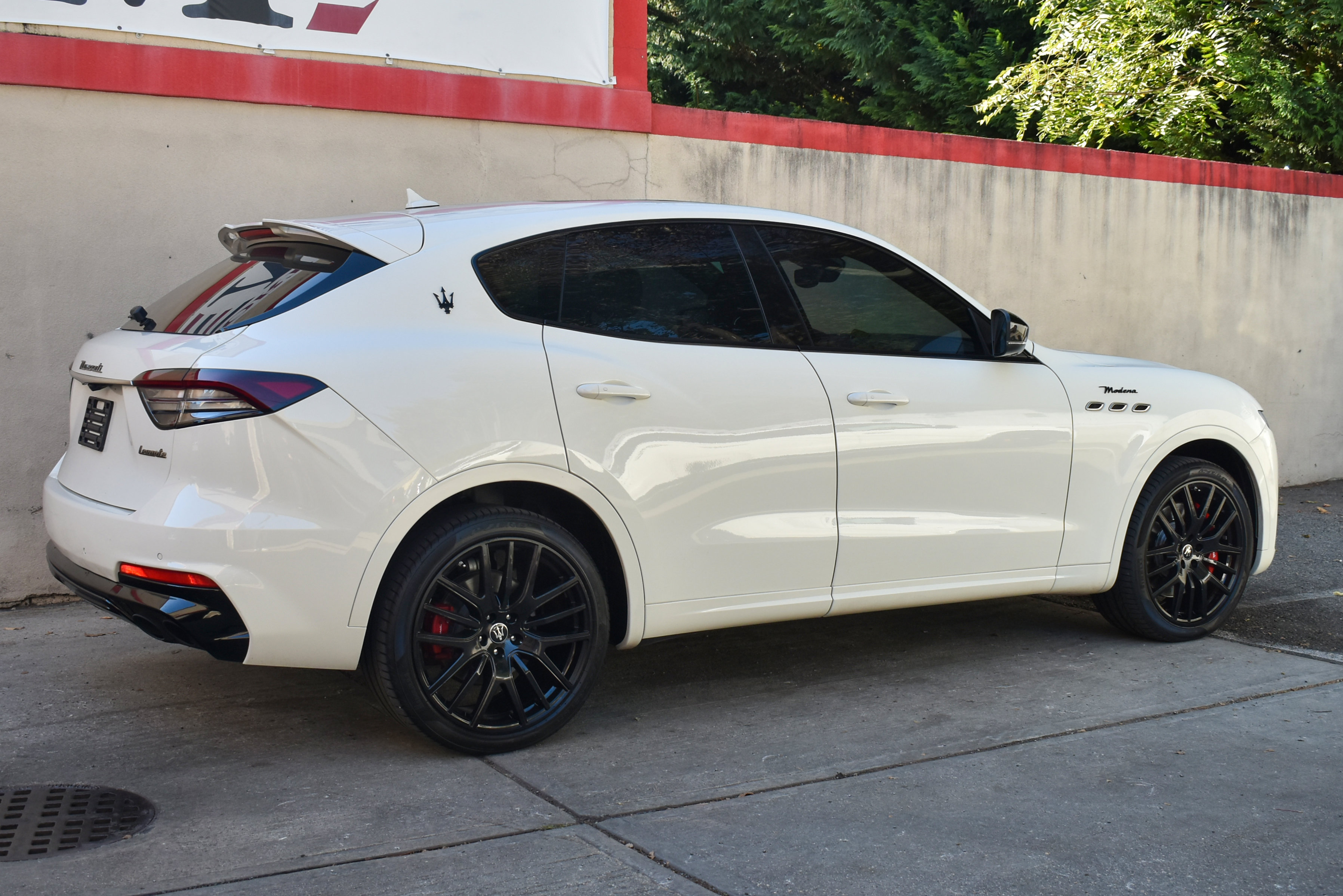 Used 2023 Maserati Levante Modena AWD/4WD image 9