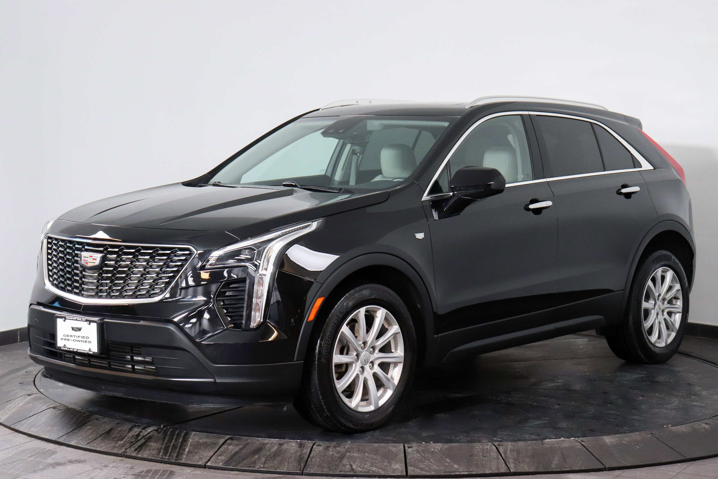 Used 2023 Cadillac XT4 Luxury image 1