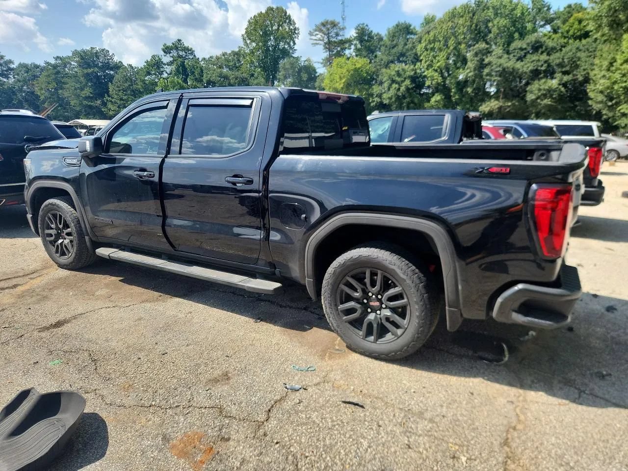 Used 2024 GMC Sierra 1500 Elevation w/ Elevation Premium Package AWD/4WD image 4