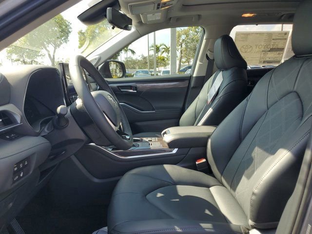 New 2026 Toyota Highlander Platinum image 10