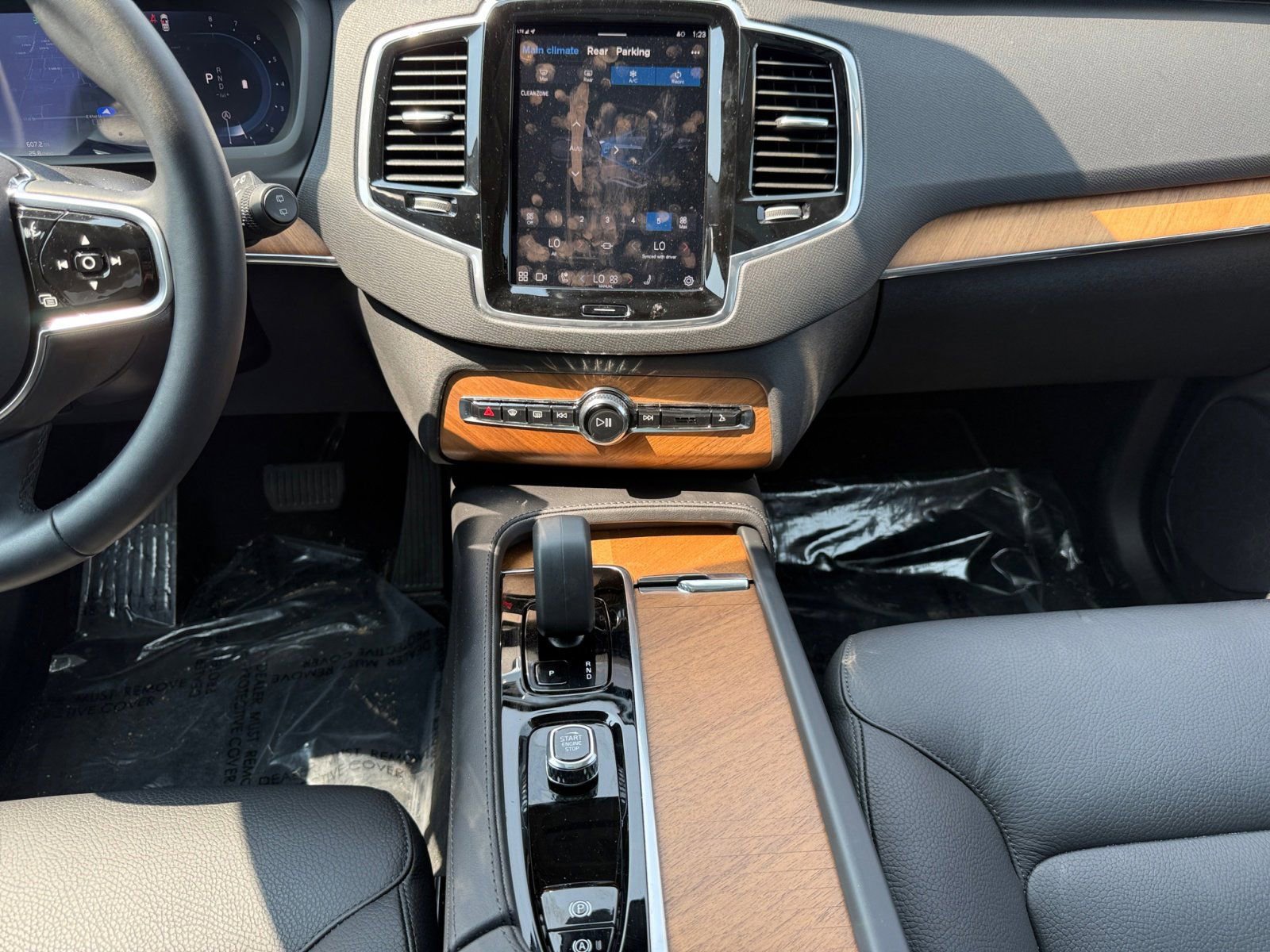 Used 2025 Volvo XC90 B5 Plus image 11